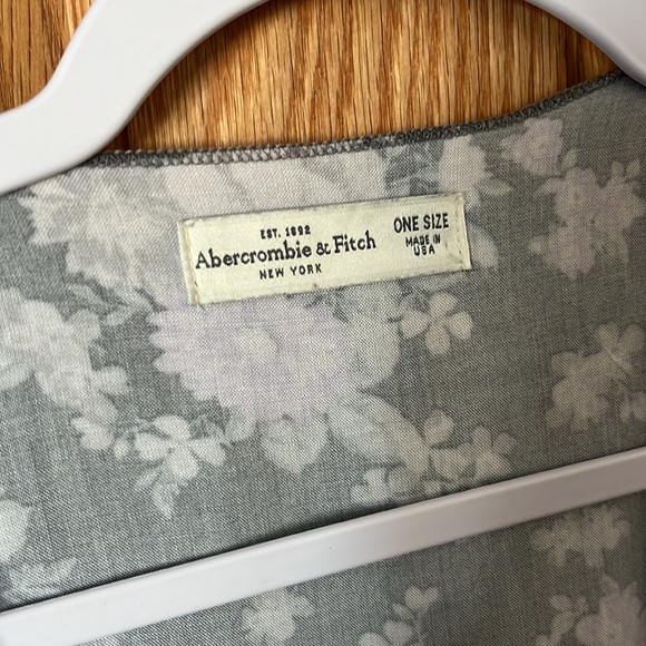 A&F Kimono - Picture 2 of 6